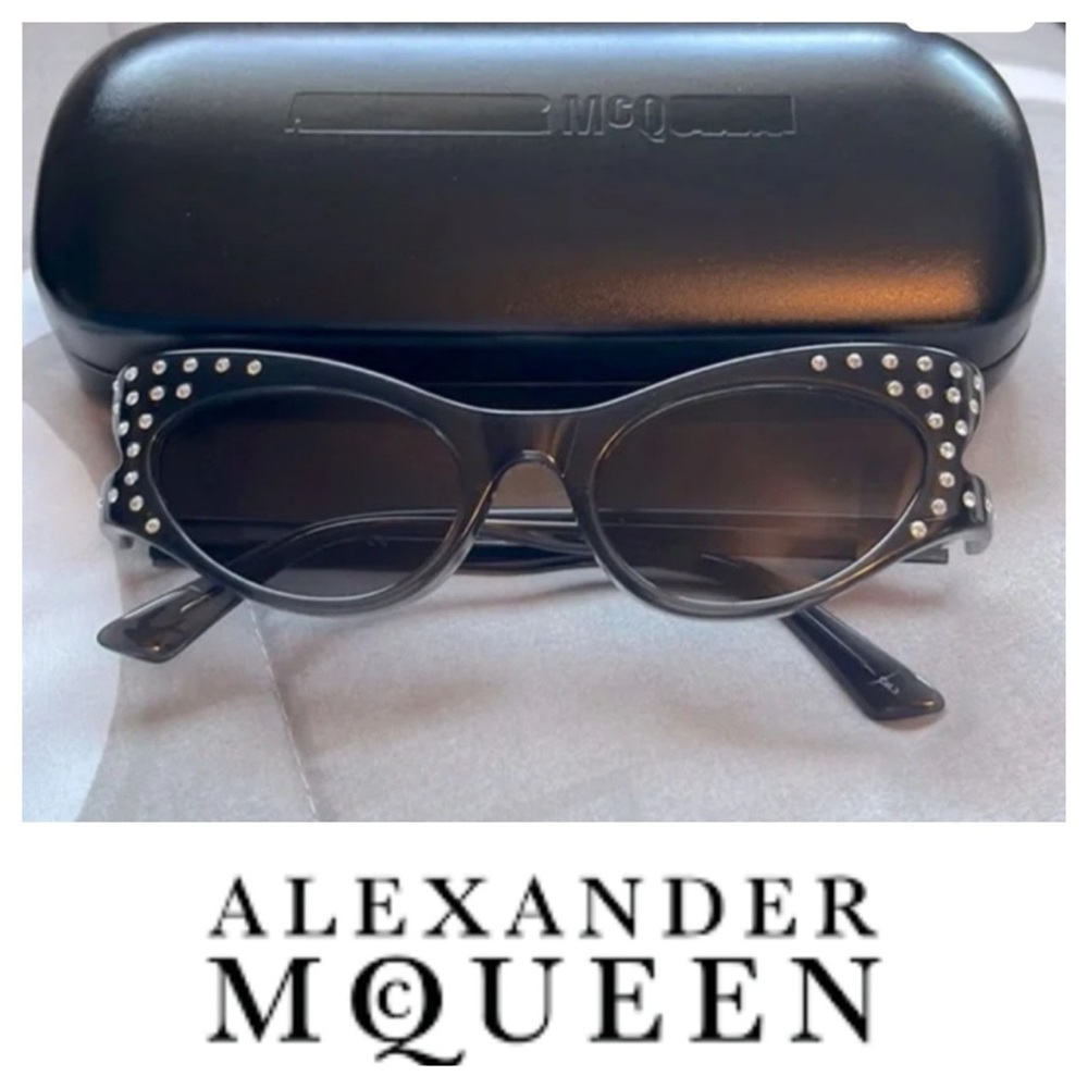 McQ by Alexander McQueen Wing Studded Sunglasses - Picture 3 of 13